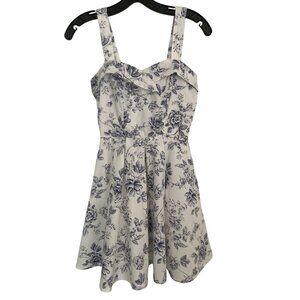 Blue & White Floral Print Sundress With Sweetheart Neckline & A-Line Silhouette